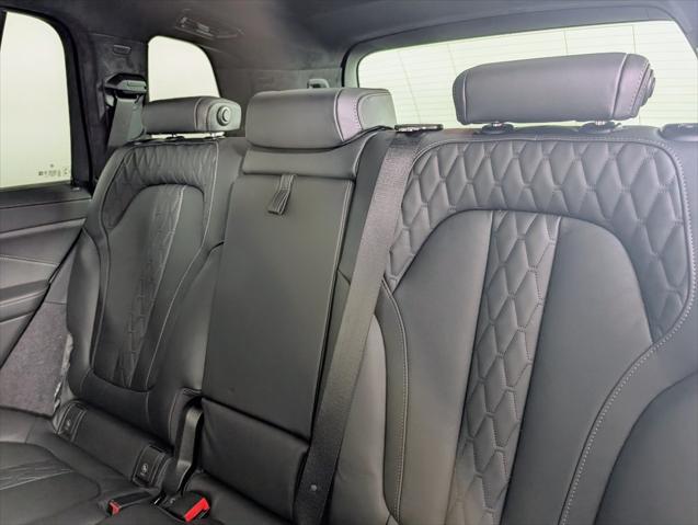 new 2026 BMW X7 car, priced at $122,680