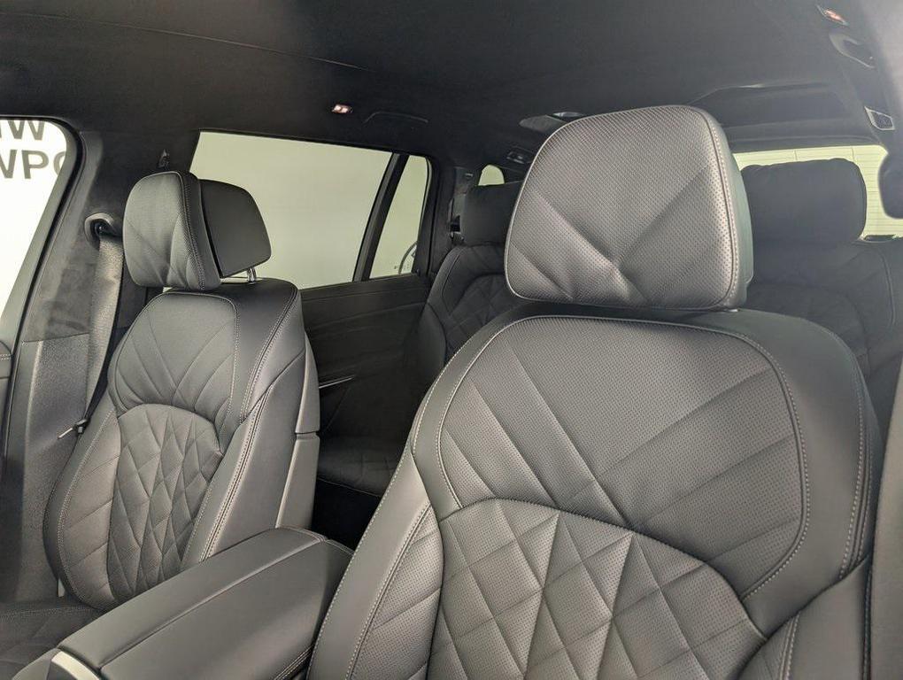 new 2026 BMW X7 car, priced at $99,175