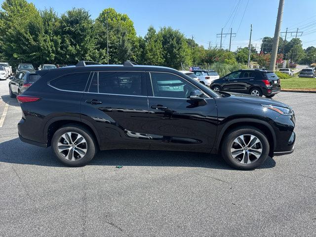 used 2021 Toyota Highlander car, priced at $28,750