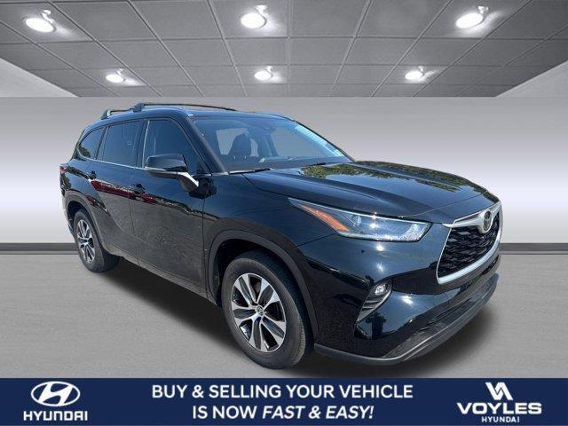 used 2021 Toyota Highlander car, priced at $28,750