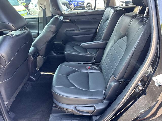 used 2021 Toyota Highlander car, priced at $28,750