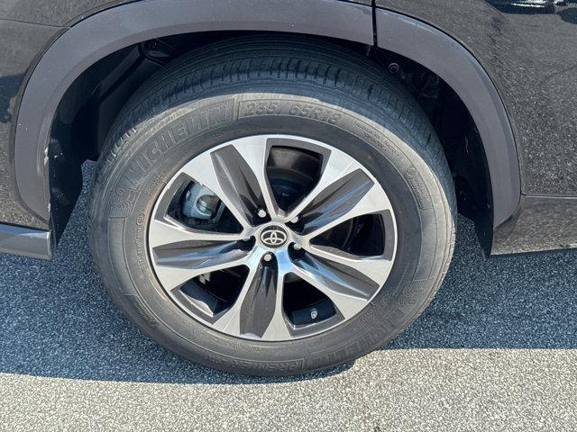 used 2021 Toyota Highlander car, priced at $28,750