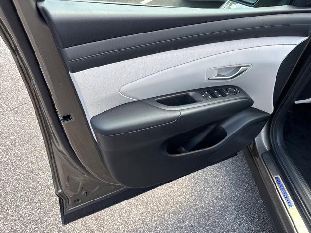 new 2025 Hyundai TUCSON Hybrid car, priced at $35,600