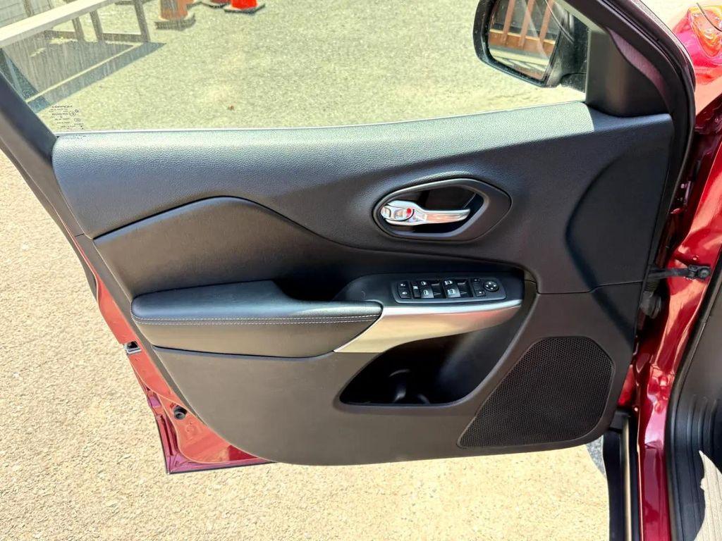 used 2019 Jeep Cherokee car, priced at $13,495