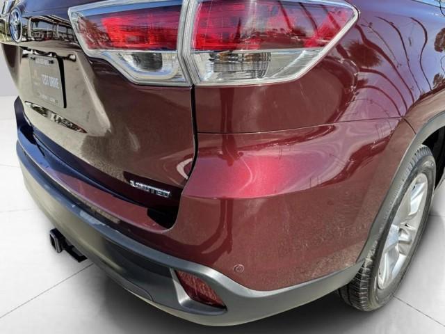 used 2015 Toyota Highlander car, priced at $19,499