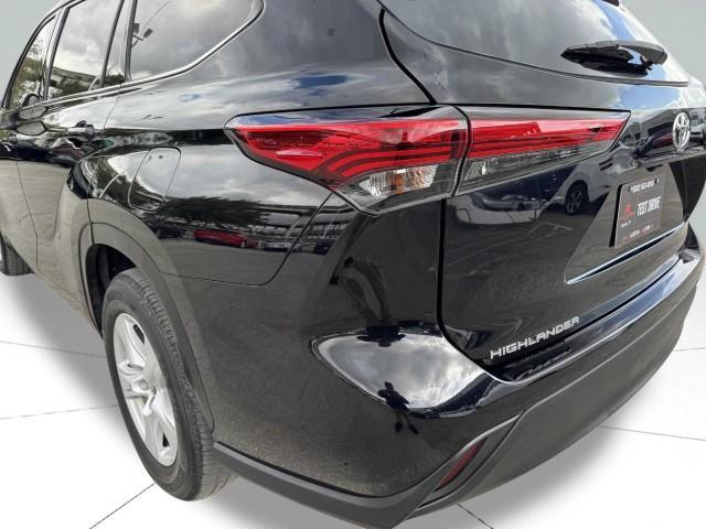 used 2021 Toyota Highlander car, priced at $24,999