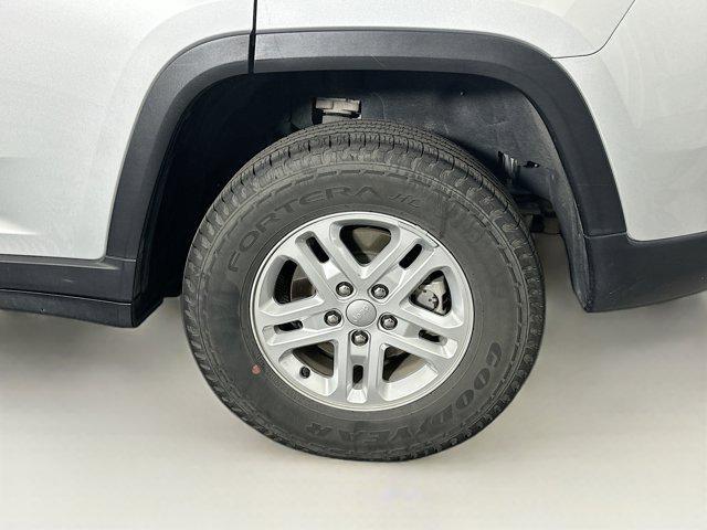 used 2024 Jeep Grand Cherokee car, priced at $24,897