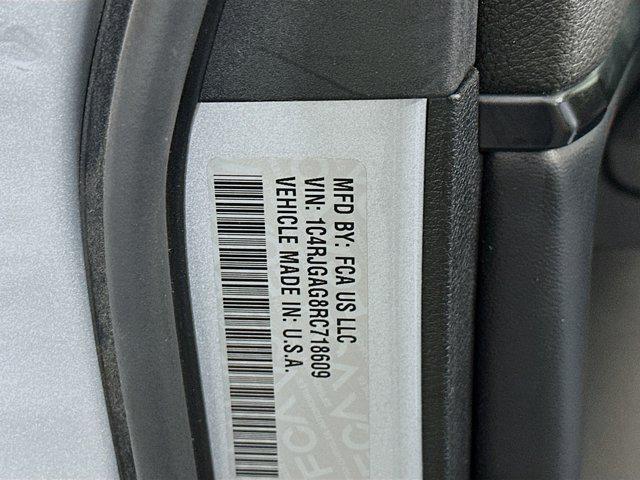 used 2024 Jeep Grand Cherokee car, priced at $28,397