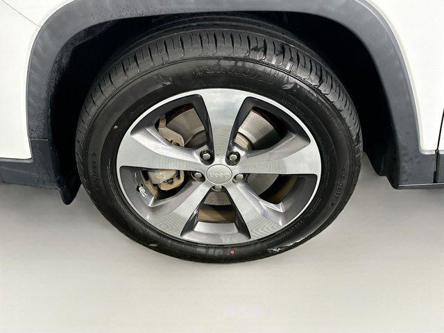 used 2019 Jeep Cherokee car, priced at $17,996