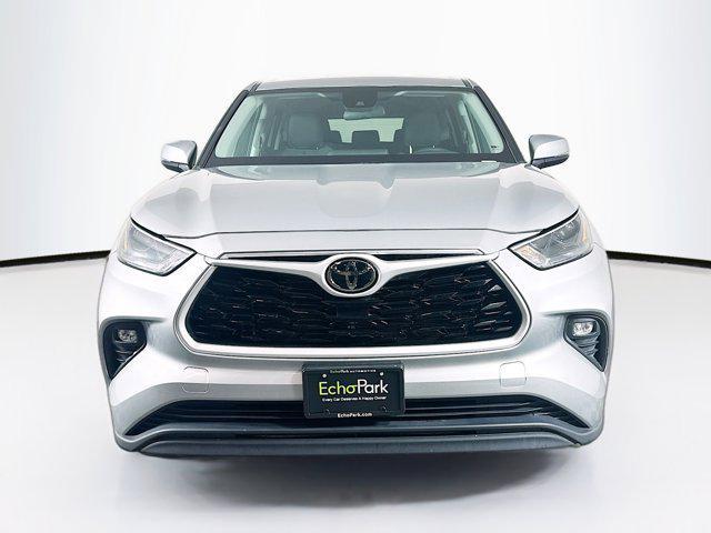 used 2024 Toyota Highlander car, priced at $37,497