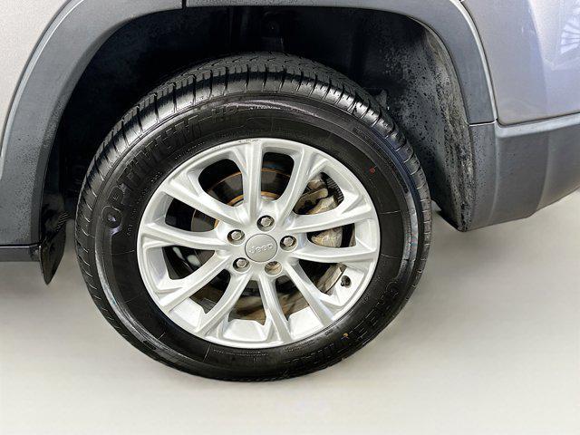 used 2021 Jeep Cherokee car, priced at $15,587