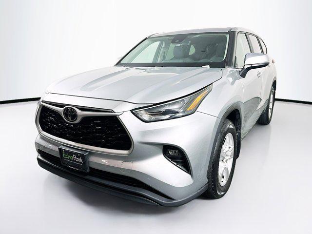 used 2023 Toyota Highlander car, priced at $31,497