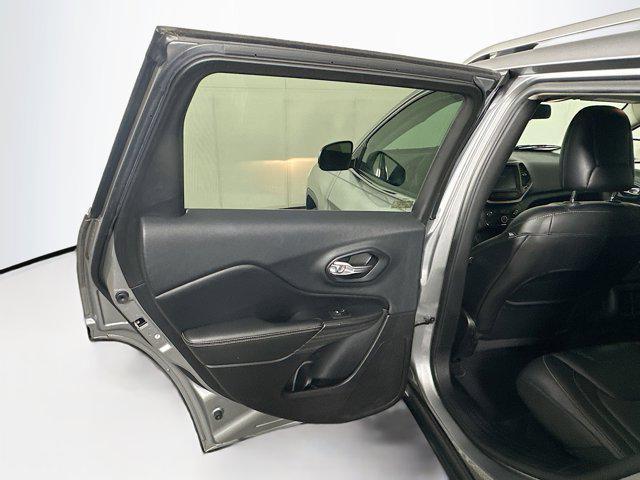 used 2015 Jeep Cherokee car, priced at $10,997