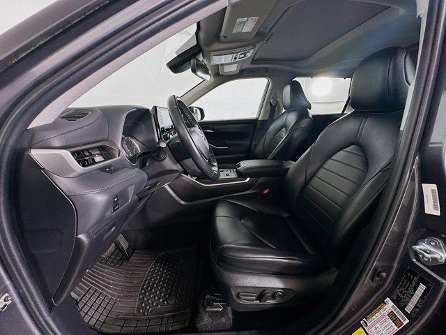 used 2022 Toyota Highlander car, priced at $32,999