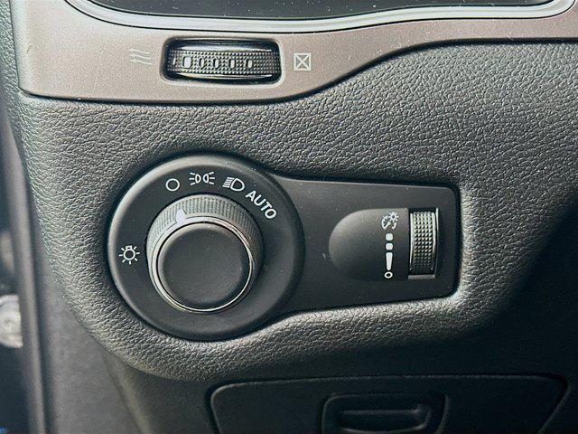 used 2020 Jeep Cherokee car, priced at $15,297