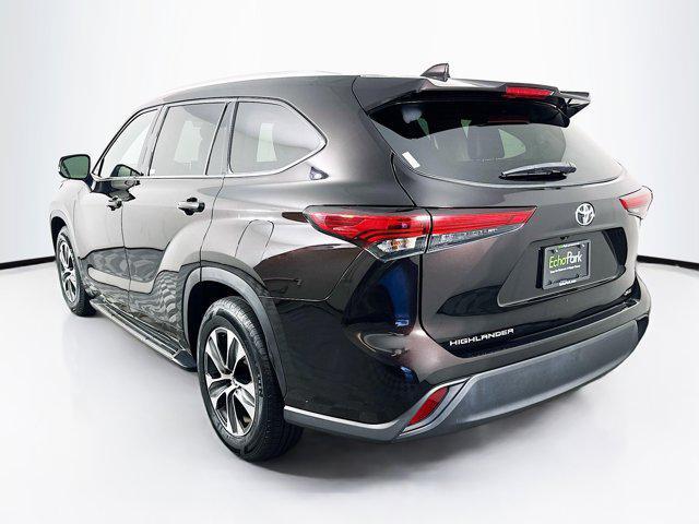 used 2022 Toyota Highlander car, priced at $33,198