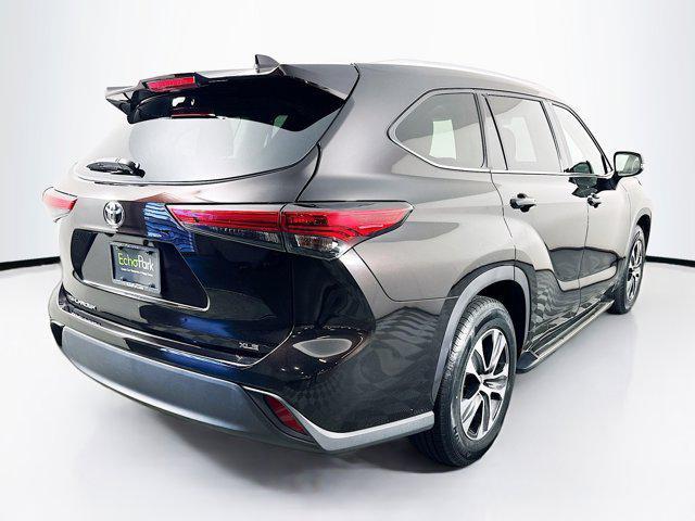 used 2022 Toyota Highlander car, priced at $33,198