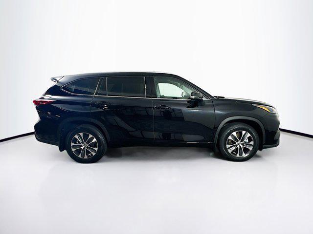 used 2022 Toyota Highlander car, priced at $33,598