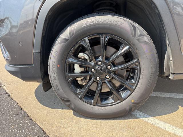 used 2023 Jeep Cherokee car, priced at $23,999