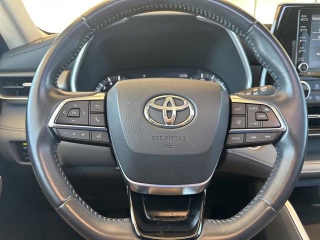 used 2020 Toyota Highlander car, priced at $31,999