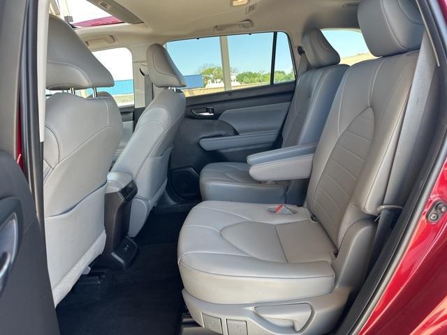 used 2020 Toyota Highlander car, priced at $31,999