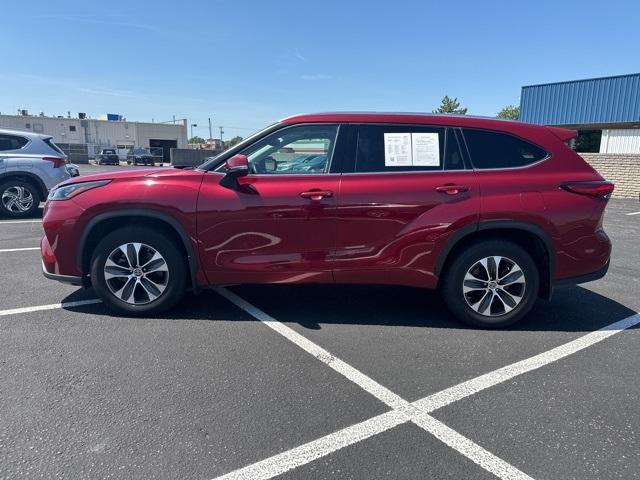 used 2020 Toyota Highlander car, priced at $31,999