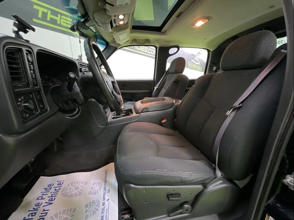 used 2004 Chevrolet Avalanche car, priced at $10,988