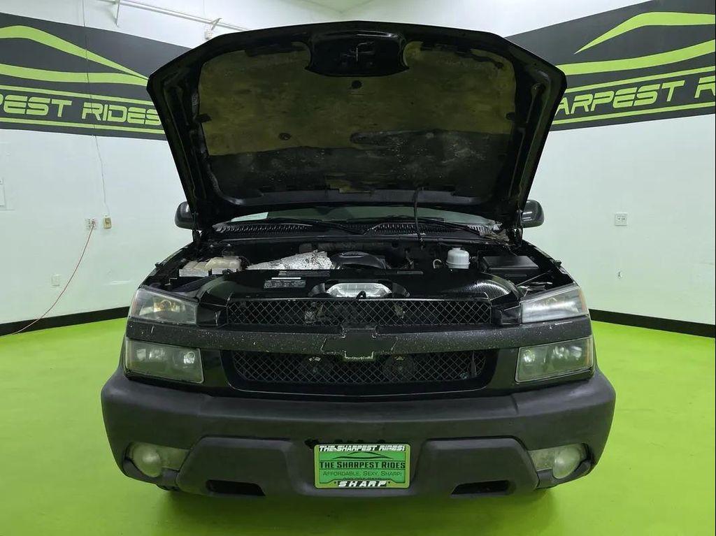 used 2004 Chevrolet Avalanche car, priced at $10,988