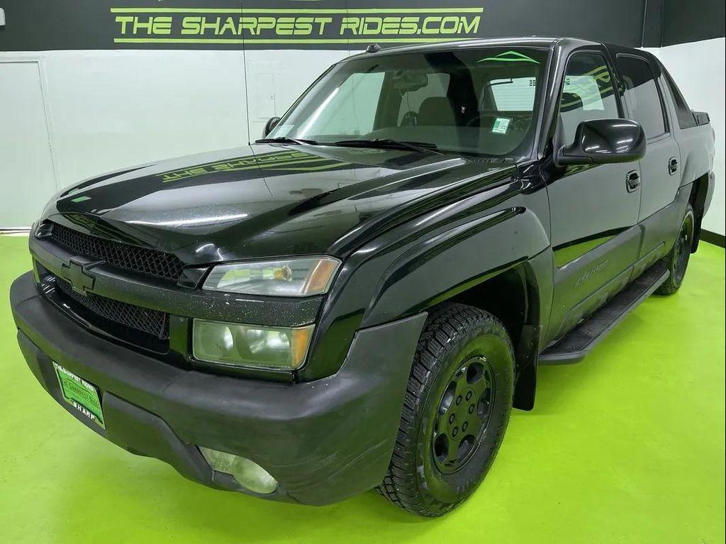 used 2004 Chevrolet Avalanche car, priced at $10,988