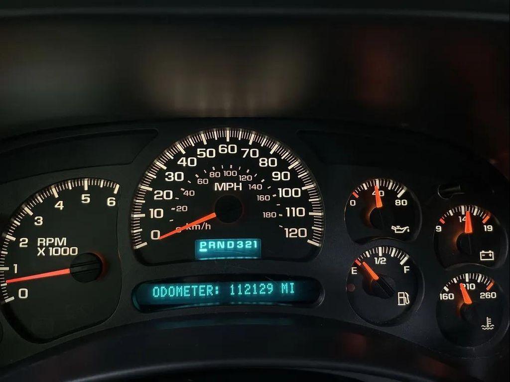 used 2004 Chevrolet Avalanche car, priced at $10,988