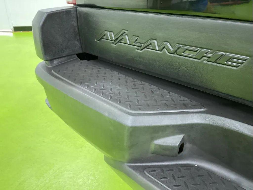 used 2004 Chevrolet Avalanche car, priced at $10,988