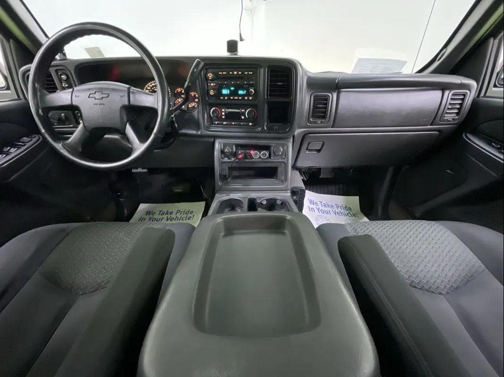 used 2004 Chevrolet Avalanche car, priced at $10,988