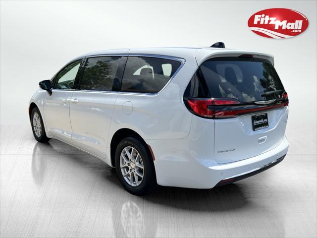 new 2024 Chrysler Pacifica car, priced at $37,384