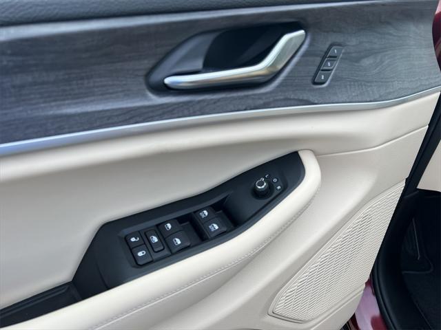 new 2025 Jeep Grand Cherokee car, priced at $48,936