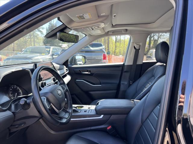 used 2023 Toyota Highlander car, priced at $39,999