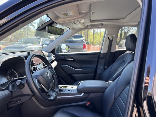used 2023 Toyota Highlander car, priced at $38,499