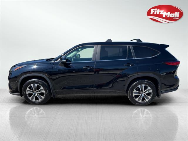 used 2023 Toyota Highlander car, priced at $39,999