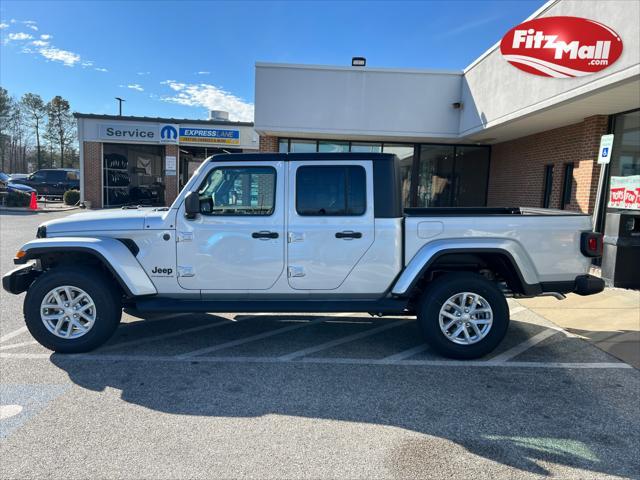 new 2023 Jeep Gladiator car, priced at $48,301