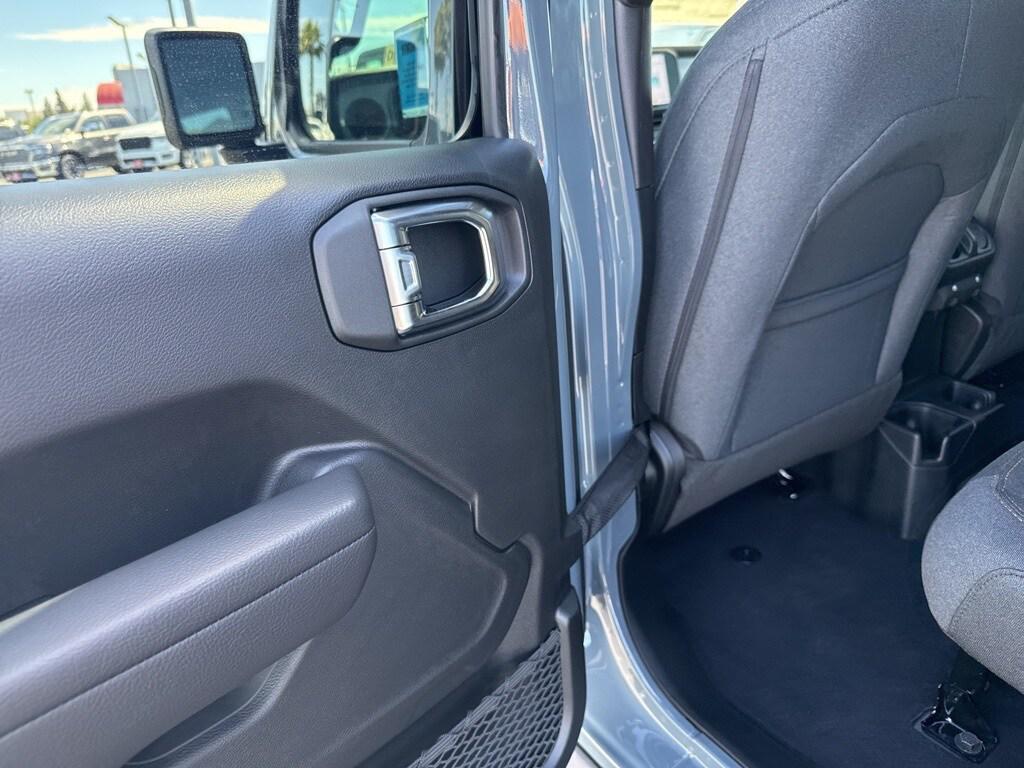 new 2025 Jeep Wrangler car, priced at $58,620