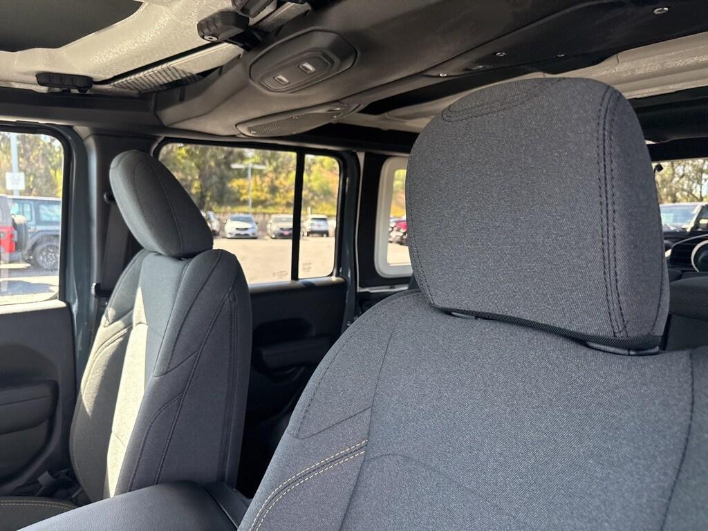 new 2025 Jeep Wrangler car, priced at $58,620