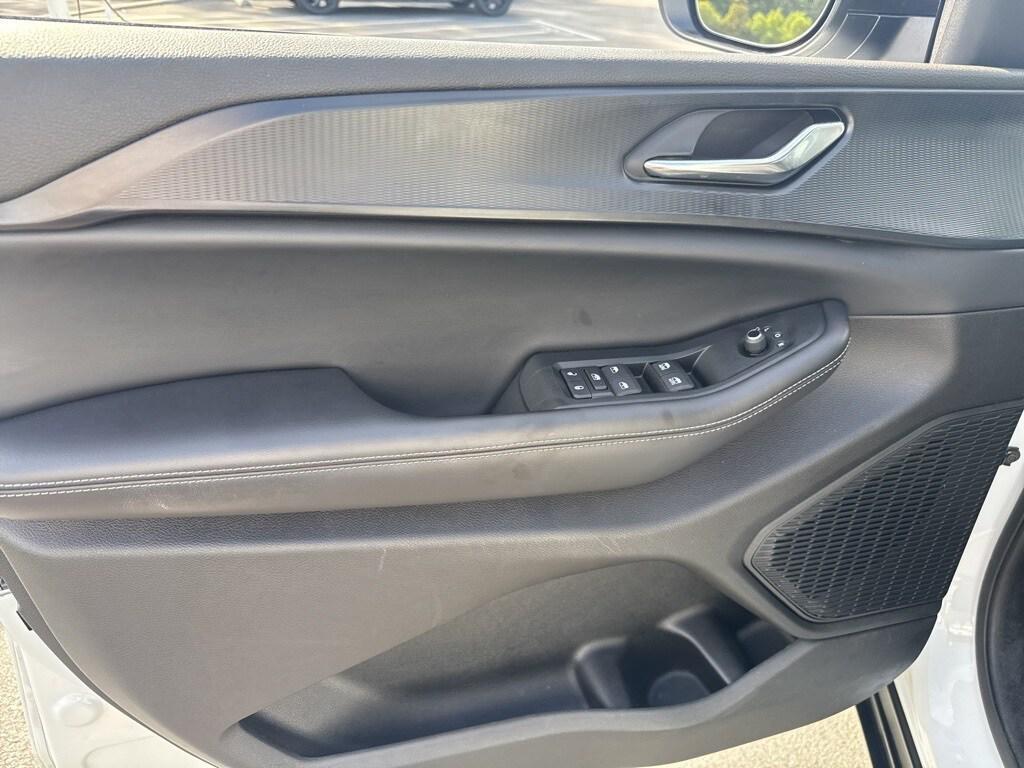 used 2024 Jeep Grand Cherokee car, priced at $31,990