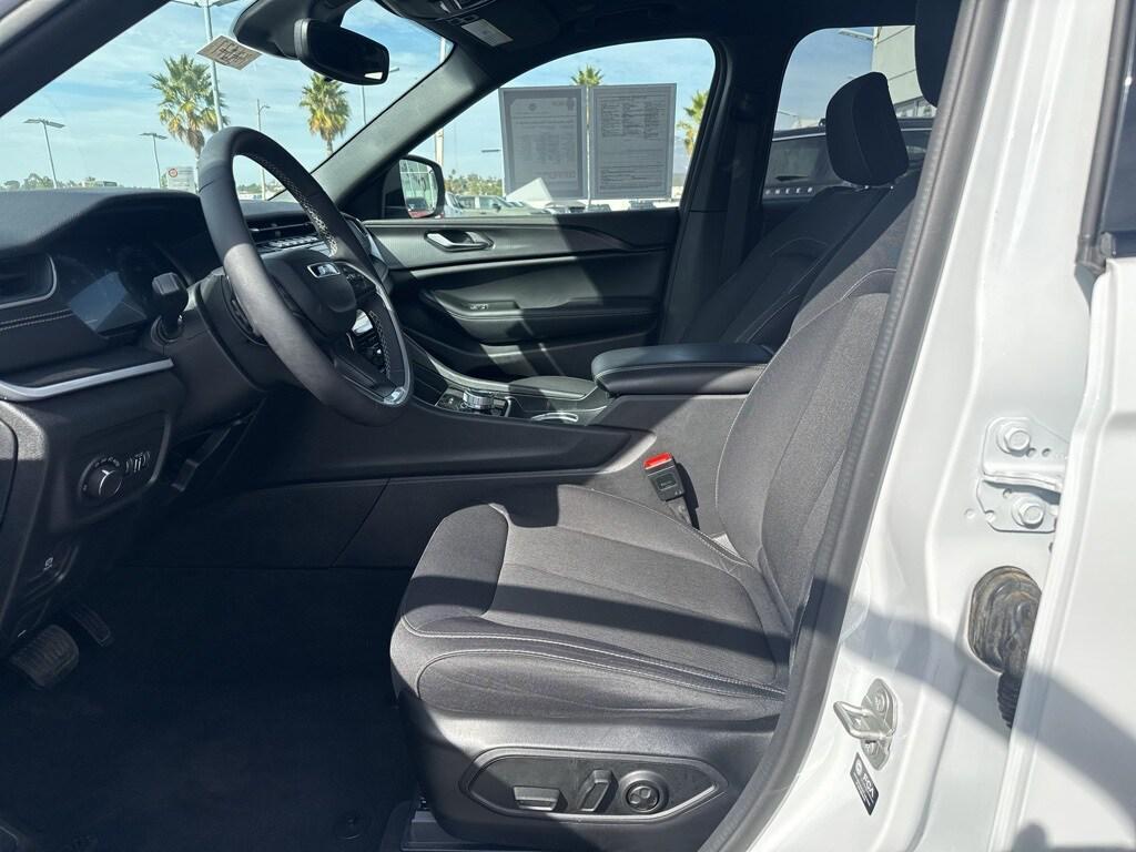 used 2024 Jeep Grand Cherokee car, priced at $31,990