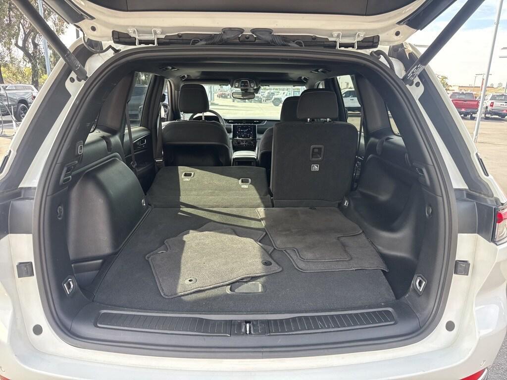 used 2024 Jeep Grand Cherokee car, priced at $31,990