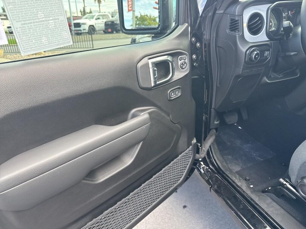 new 2025 Jeep Wrangler car, priced at $45,845