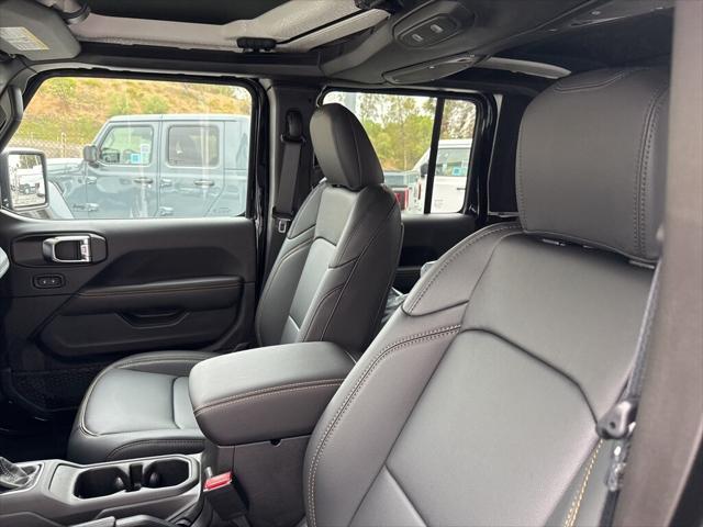 new 2025 Jeep Gladiator car, priced at $50,065