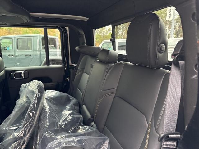 new 2025 Jeep Gladiator car, priced at $50,065