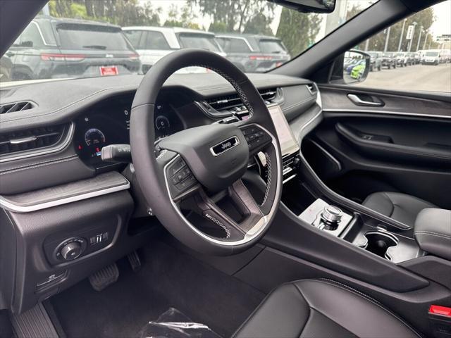 new 2025 Jeep Grand Cherokee car, priced at $53,915