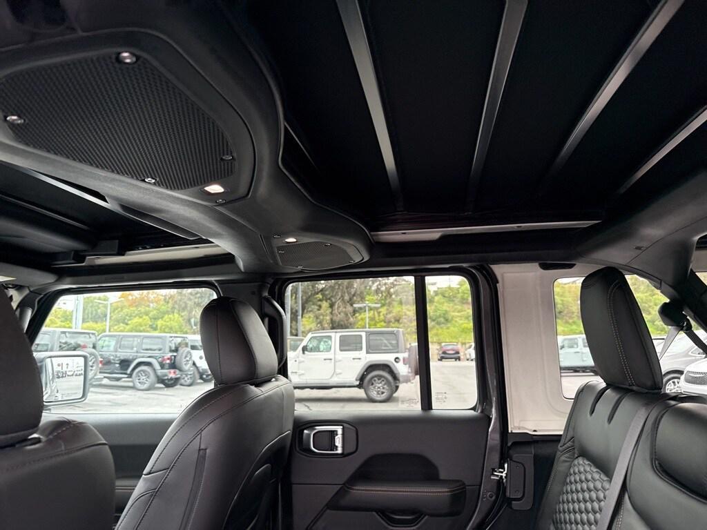 new 2025 Jeep Wrangler car, priced at $59,990