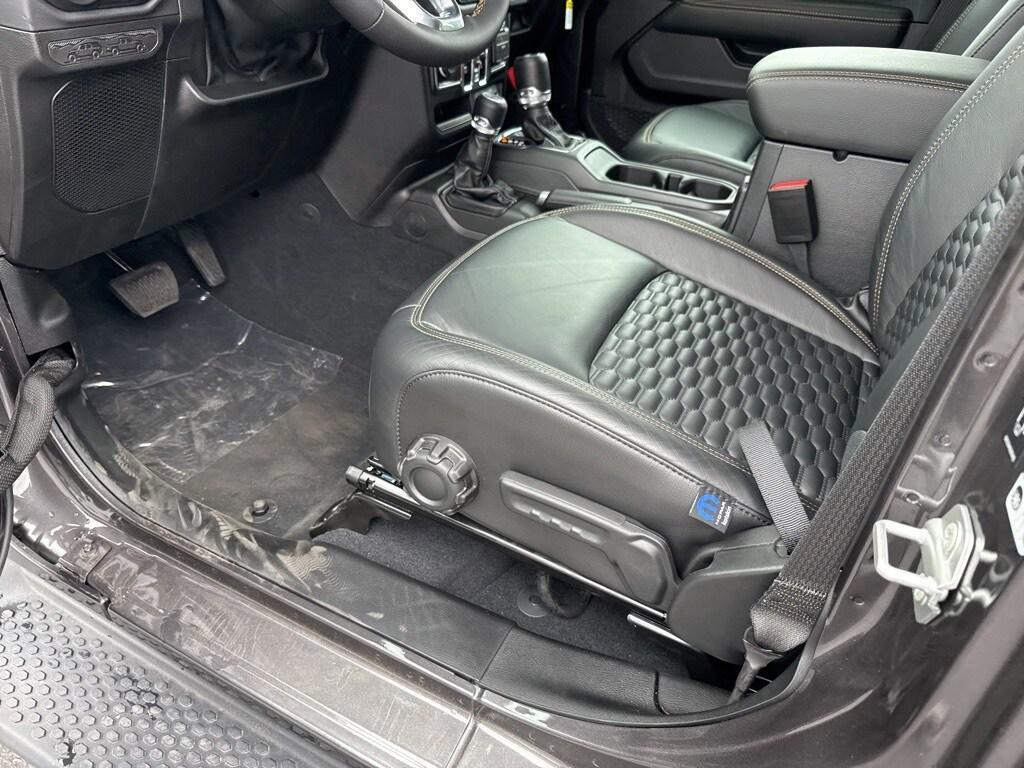 new 2025 Jeep Wrangler car, priced at $59,990