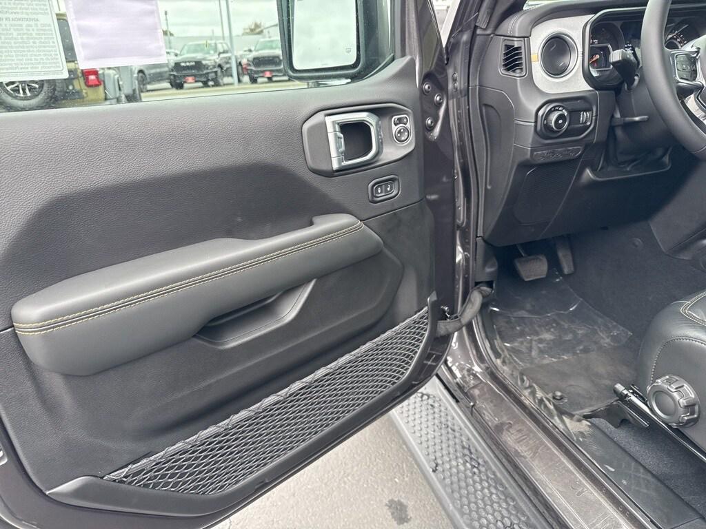 new 2025 Jeep Wrangler car, priced at $59,990